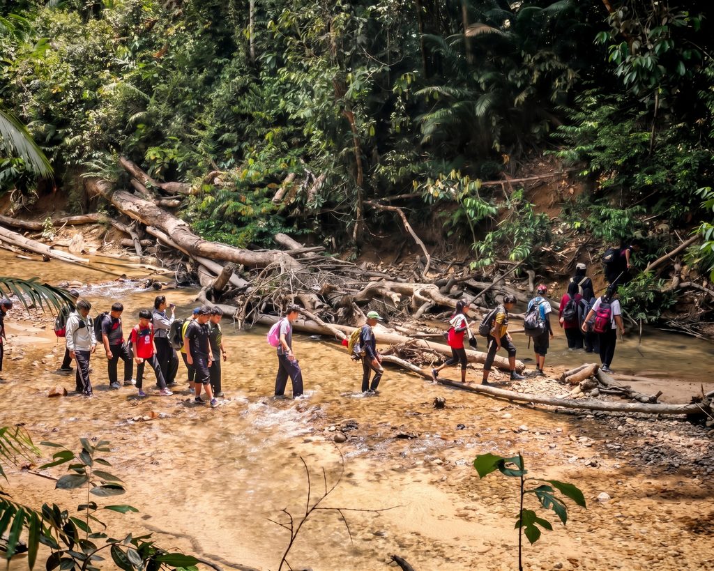 Summit & Root 4.0: Uji Ketahanan, Perkasa Kemahiran Rekreasi Dan Pembelajaran Lapangan